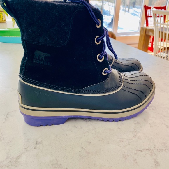 Sorel boots 6 - Picture 2 of 3
